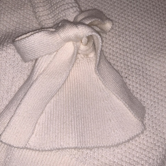 Ann Taylor Cream Ruffle Bell Sleeve Bow Cuff Waffle Knit Crew Neck Sweater Small - Picture 7 of 7
